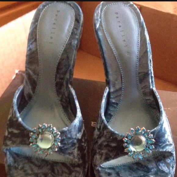 8.5 met blue slip on wedge heels - Picture 2 of 3